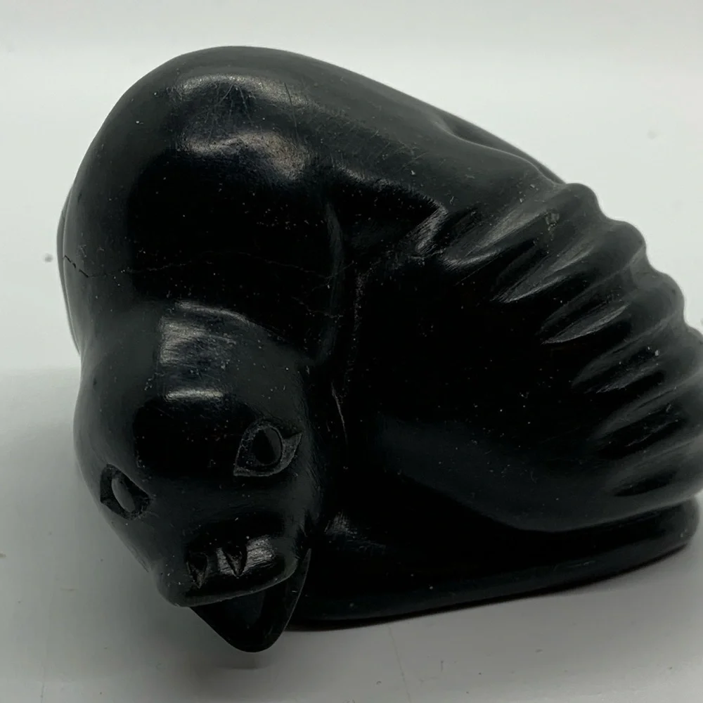 Vintage Figurative Canadian Eskimo Art Inuit Canada Soapstone Carving of Seal  - Picture 3 of 8